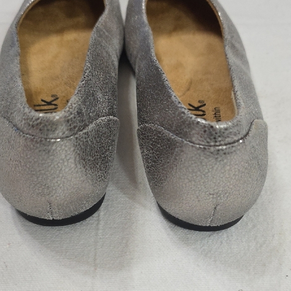 SoftWalk Women's Slip-On Flats Shoes Silver Leather Uppers Arch Support 6.5 EUC - Picture 5 of 10
